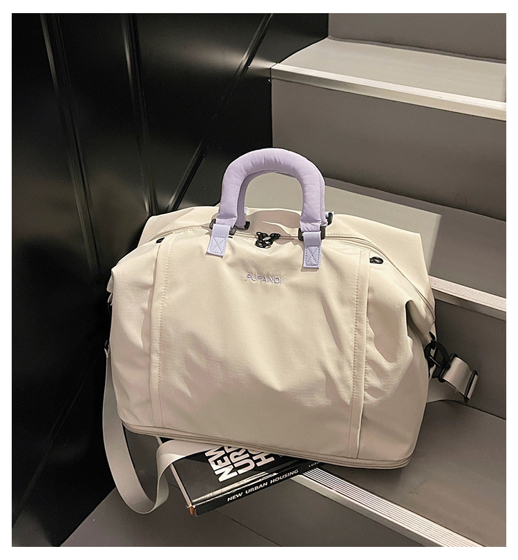 Large capacity travel bag, carry-on compatible