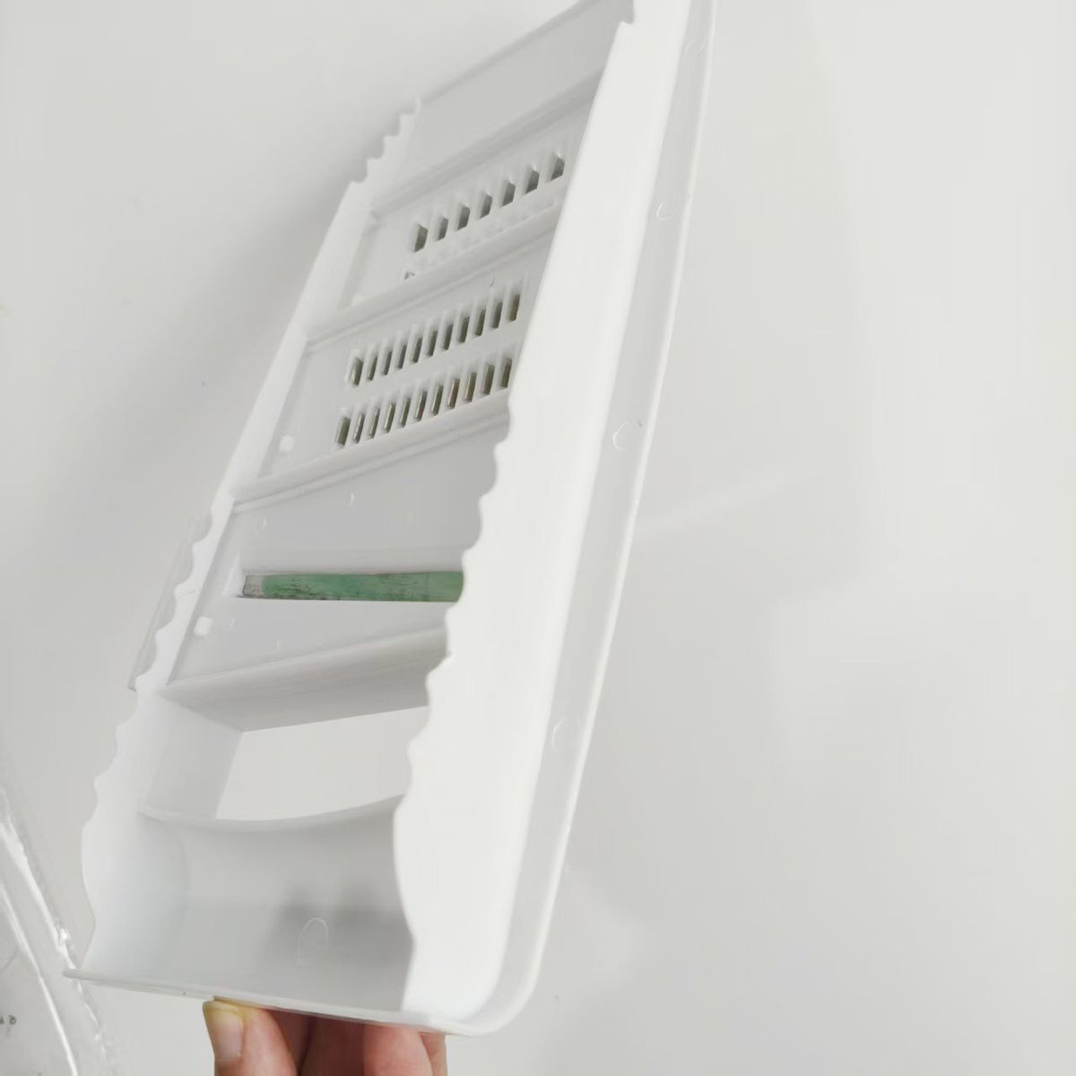 Multifunctional vegetable cutter 1278 with grater 1168 and potato shredder
