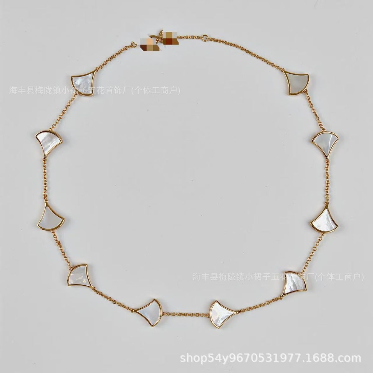 V Jinbao Necklace, White Mother-of-Pearl, 18K Rose Gold Plated, CNC Carved