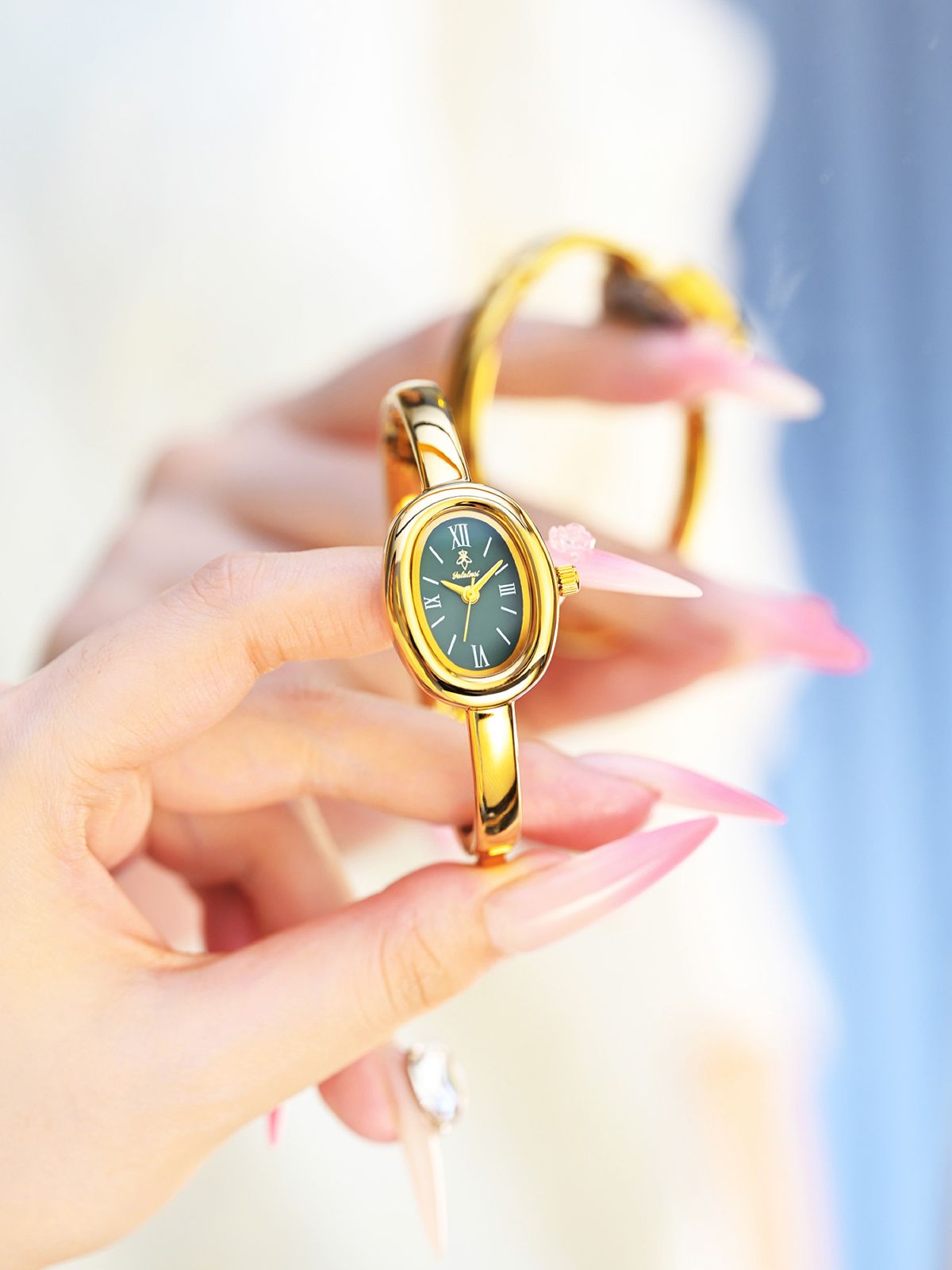 Yalalusi women's oval quartz wristwatch, gold