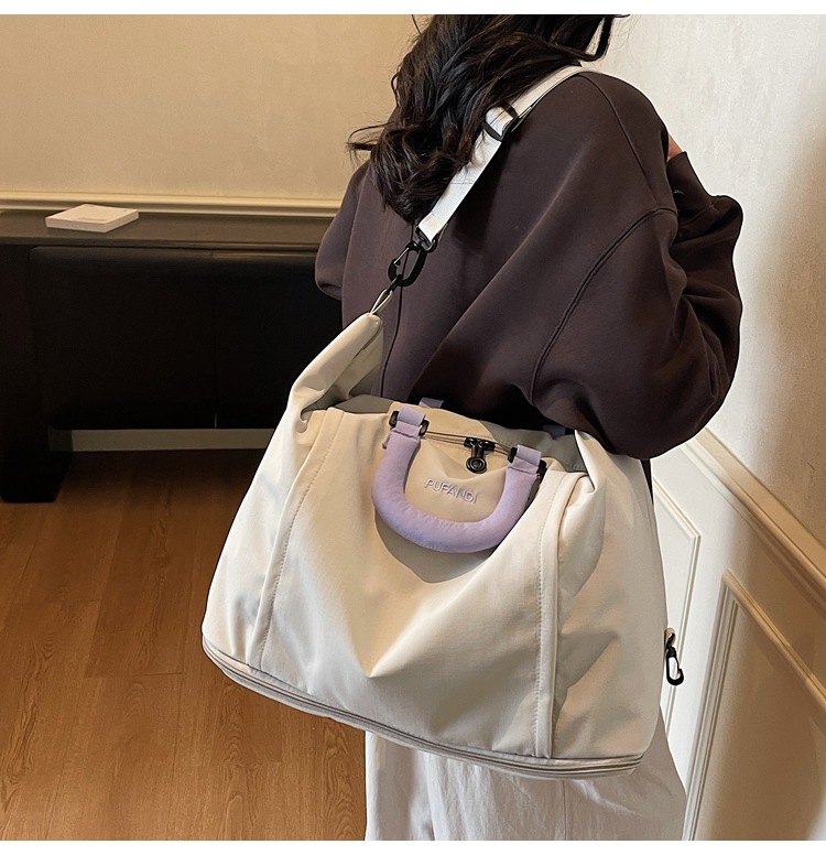 Large capacity travel bag, carry-on compatible