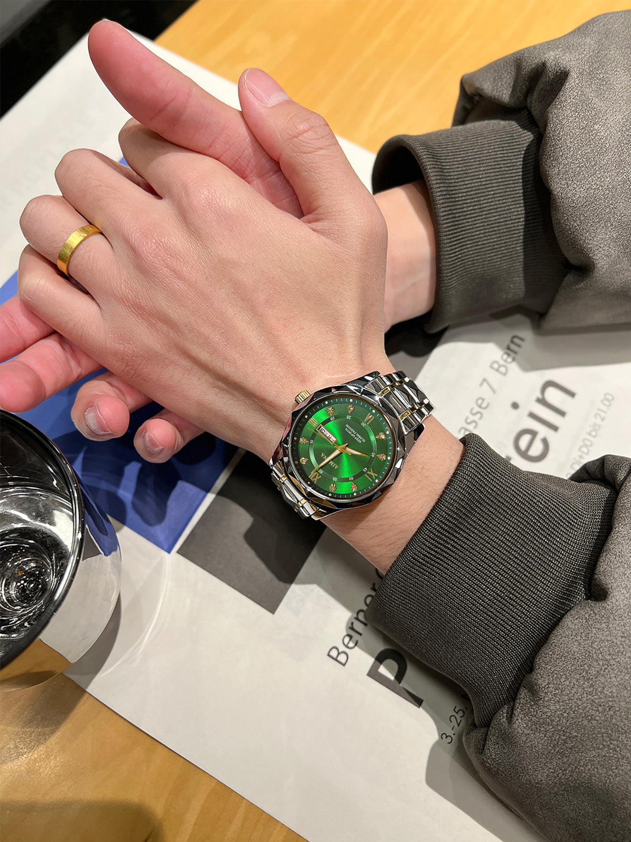 Herrenuhr, wasserdicht, Doppelkalender