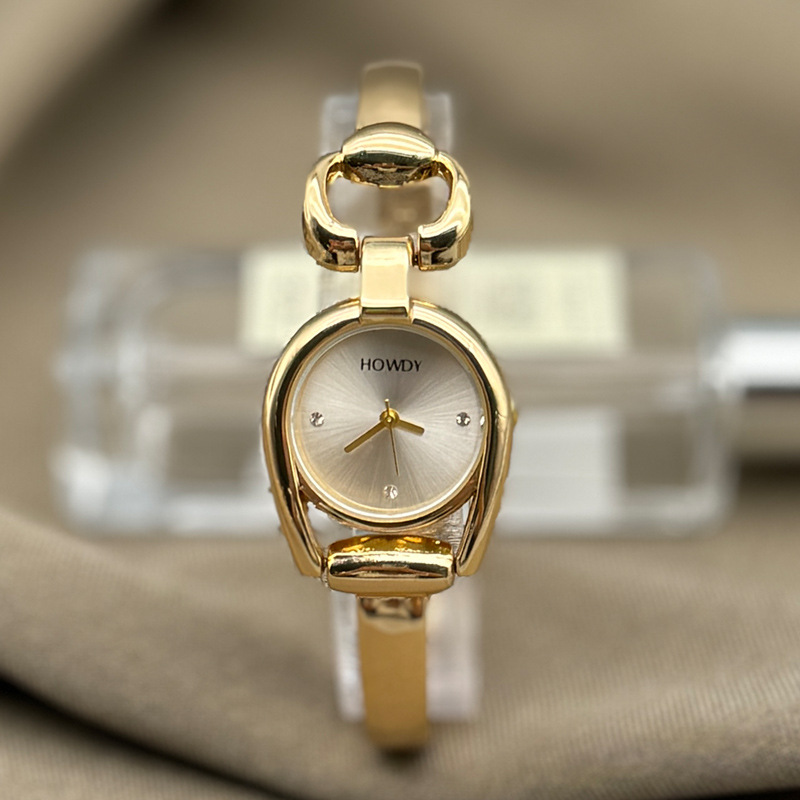 Women's quartz watch, simple elegant design, bracelet style