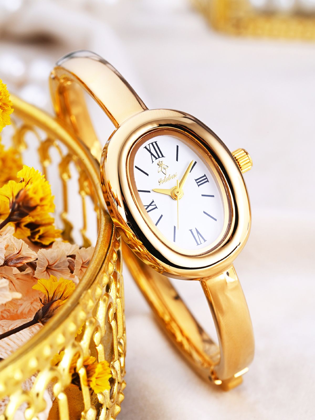 Yalalusi women's oval quartz wristwatch, gold