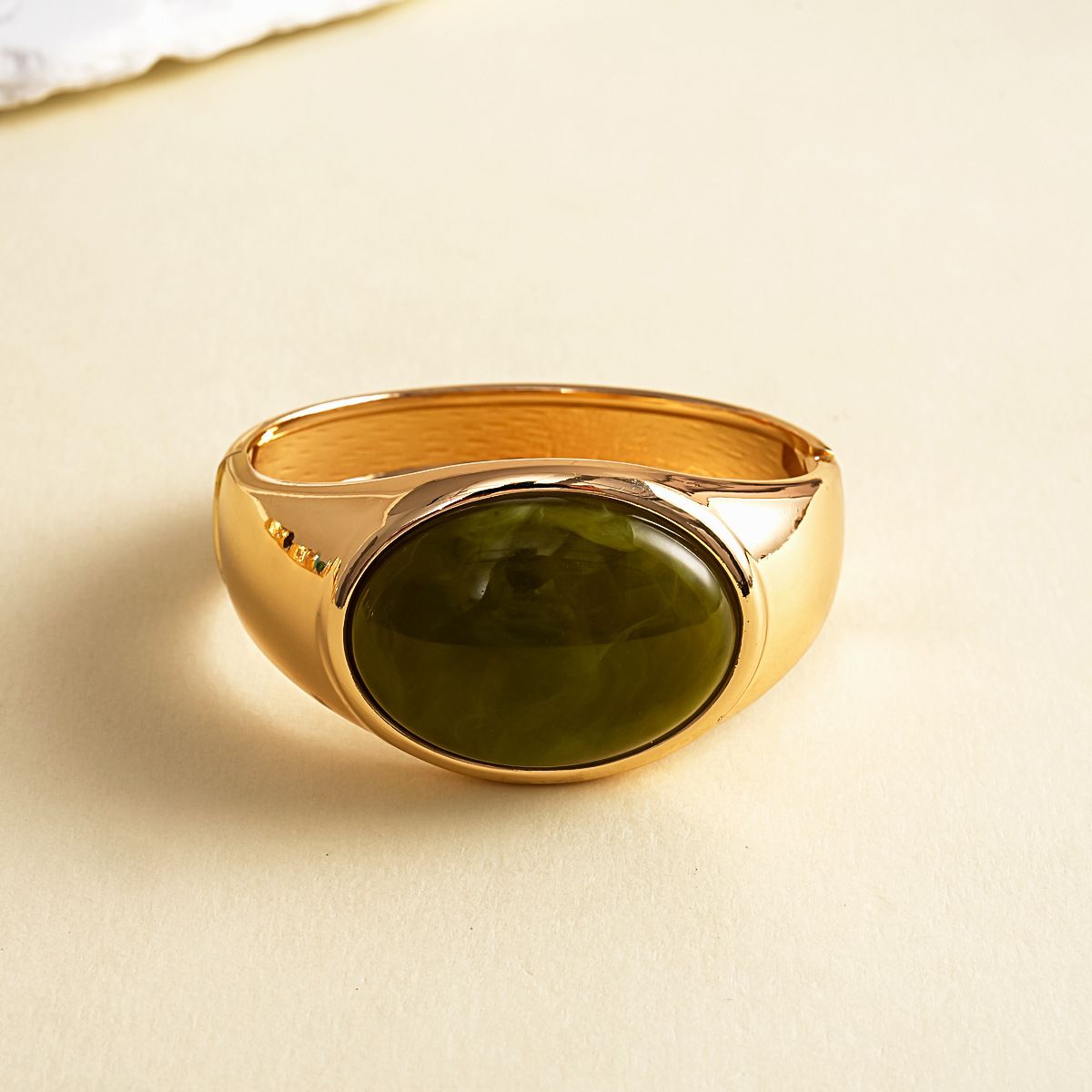 Striated gold bracelet, round, wrinkled design