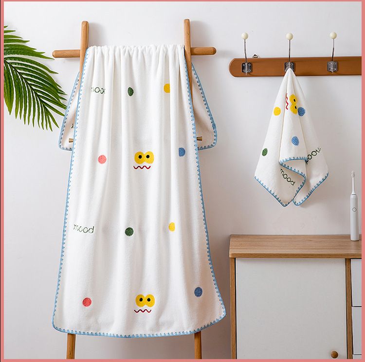 Korallenflausch-Handtuchset für Babys, gestickt, wassersaugend