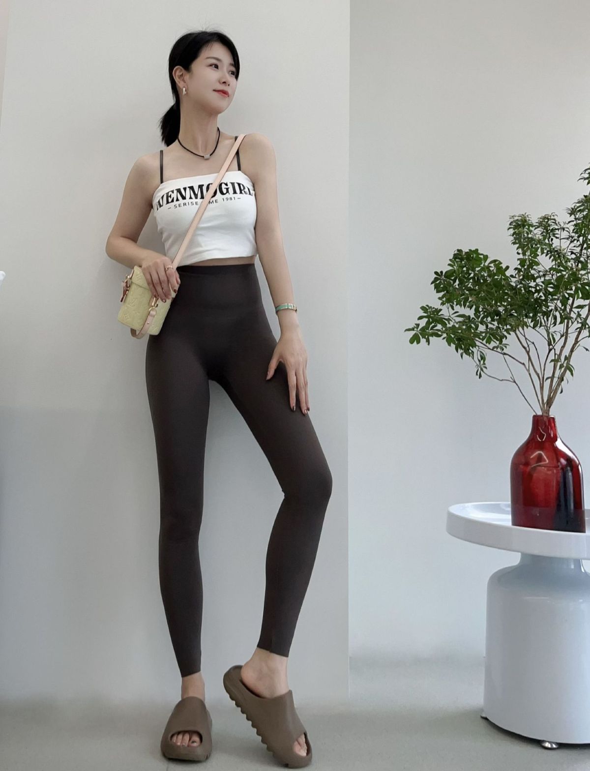 Kadınlar için 2024 yeni bulut hissi veren yoga pantolonları, çapraz yüksek bel karın kontrolü spor koşu spor taytları, sıkı kalça kaldırma köpekbalığı pantolonları