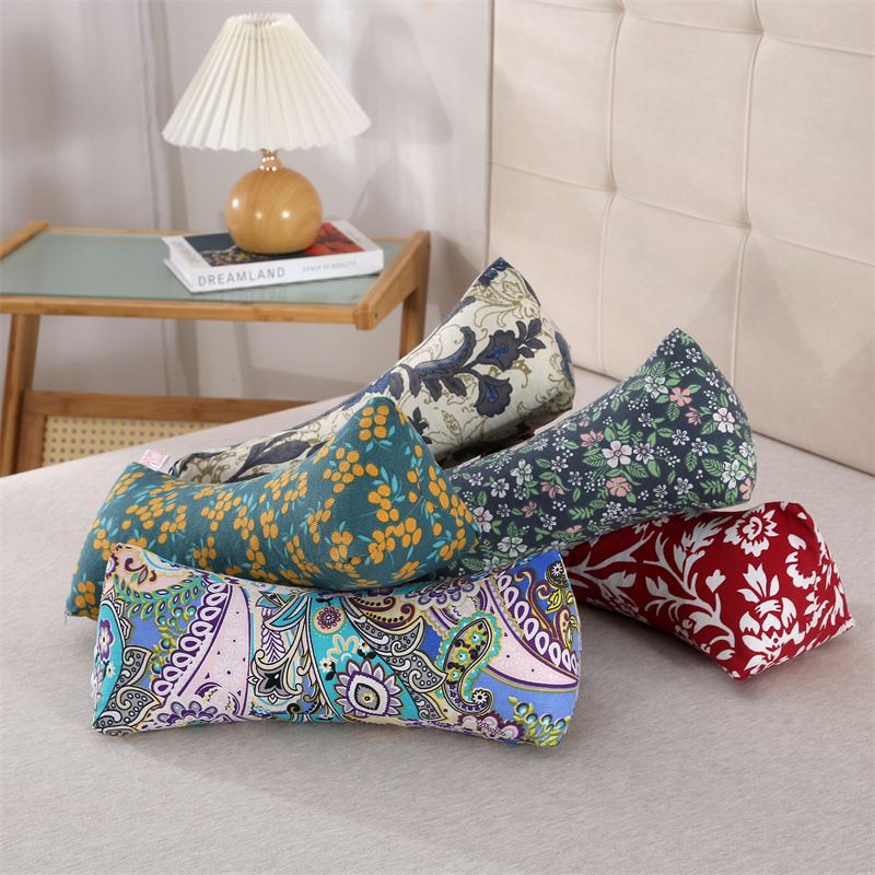 Cervical pillow, buckwheat shell filled, removable cover