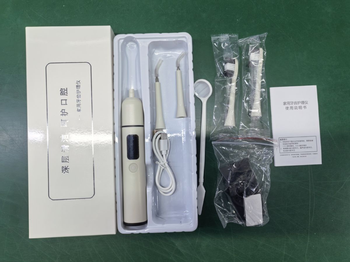 Ultrasonic tooth cleaner, battery powered