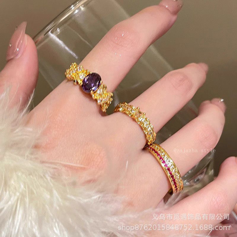 Goldener Zirkonia-Ring, lila, aufwendig gearbeitet