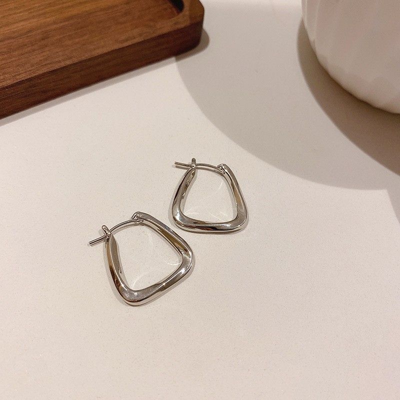 Silver needle C-shaped geometric earrings, elegant design