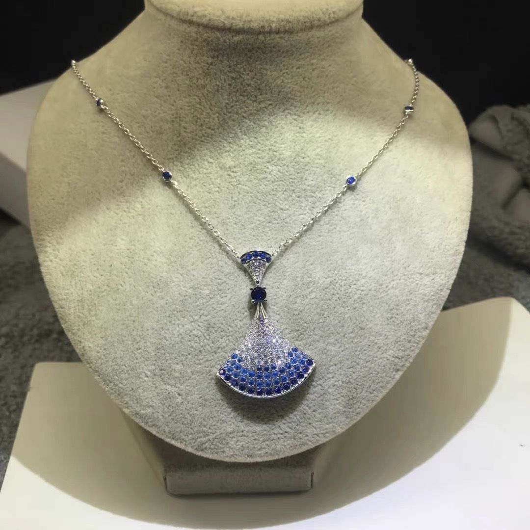 White mother-of-pearl necklace collarbone chain