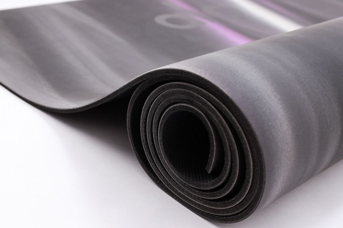 Yoga-Matte mit Kontrastfarben, Naturkautschuk, rutschfest und schallisolierend