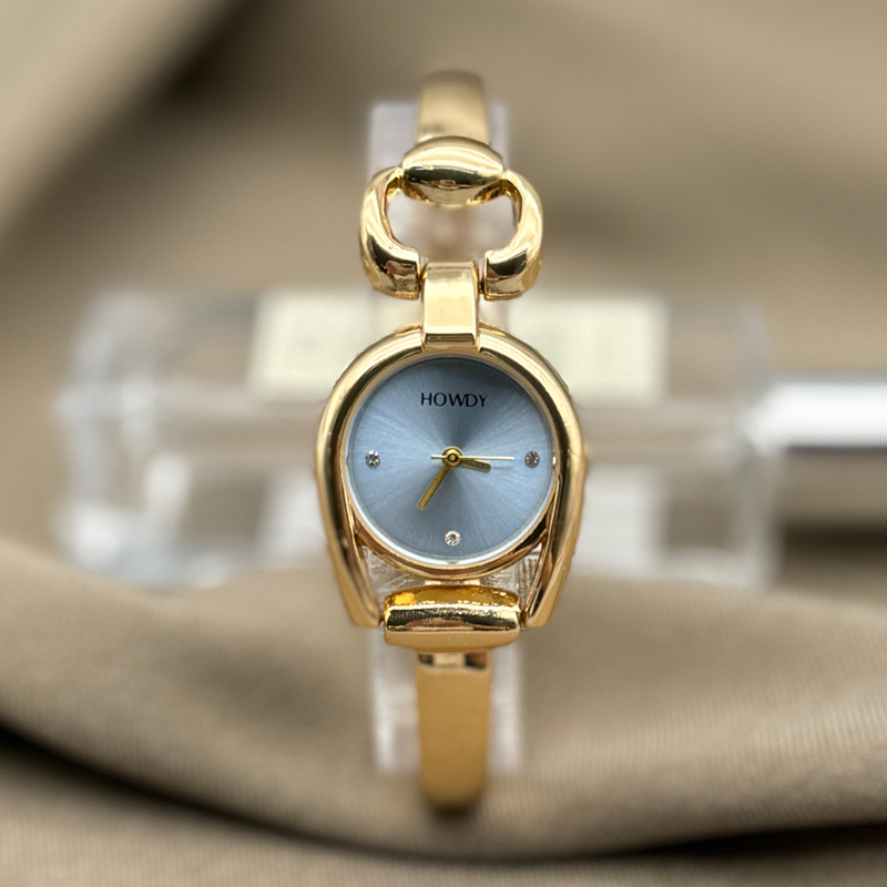 Women's quartz watch, simple elegant design, bracelet style