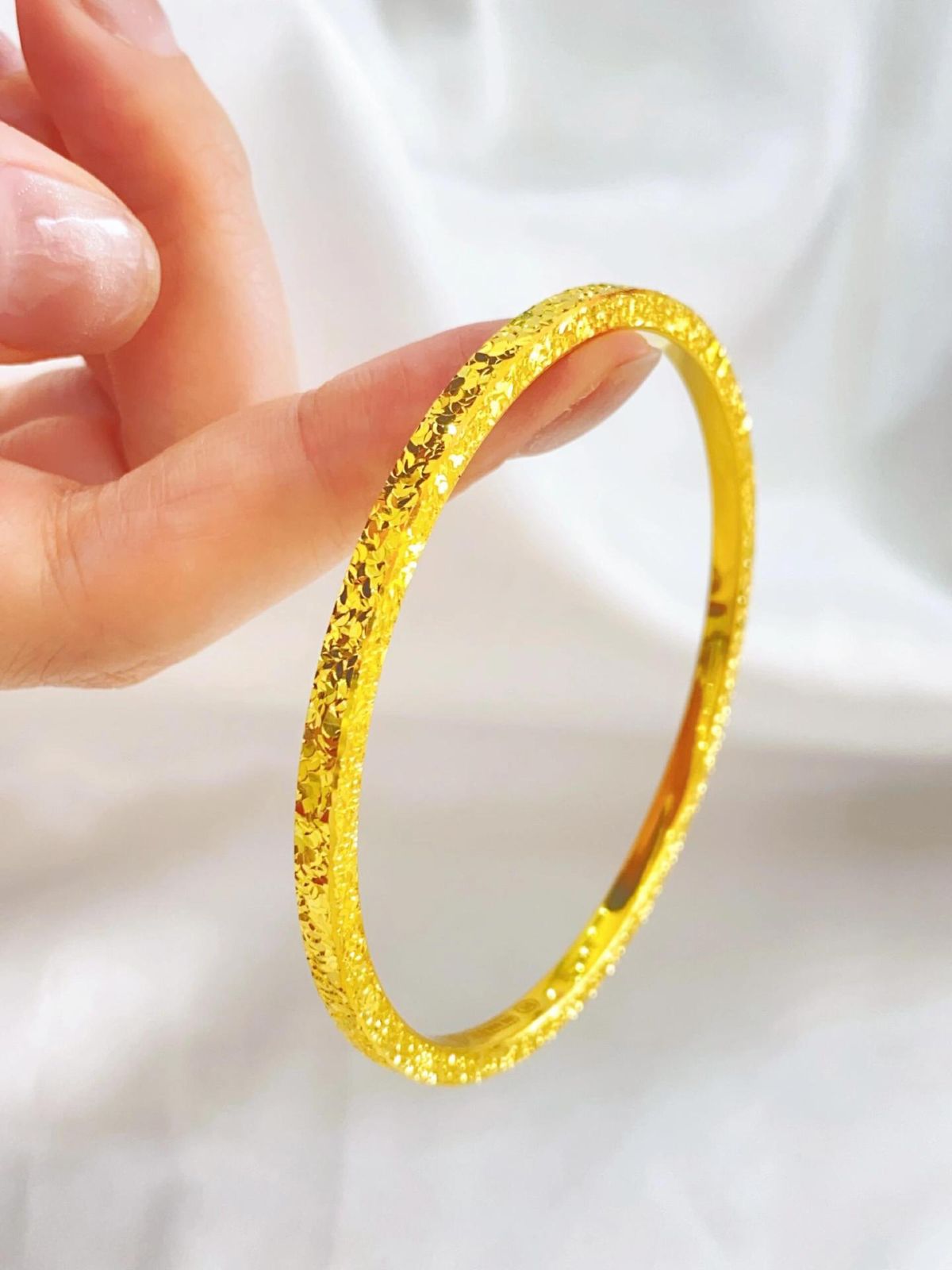 Damenarmband aus Gold, Crushed-Ice-Stil, Sandgold