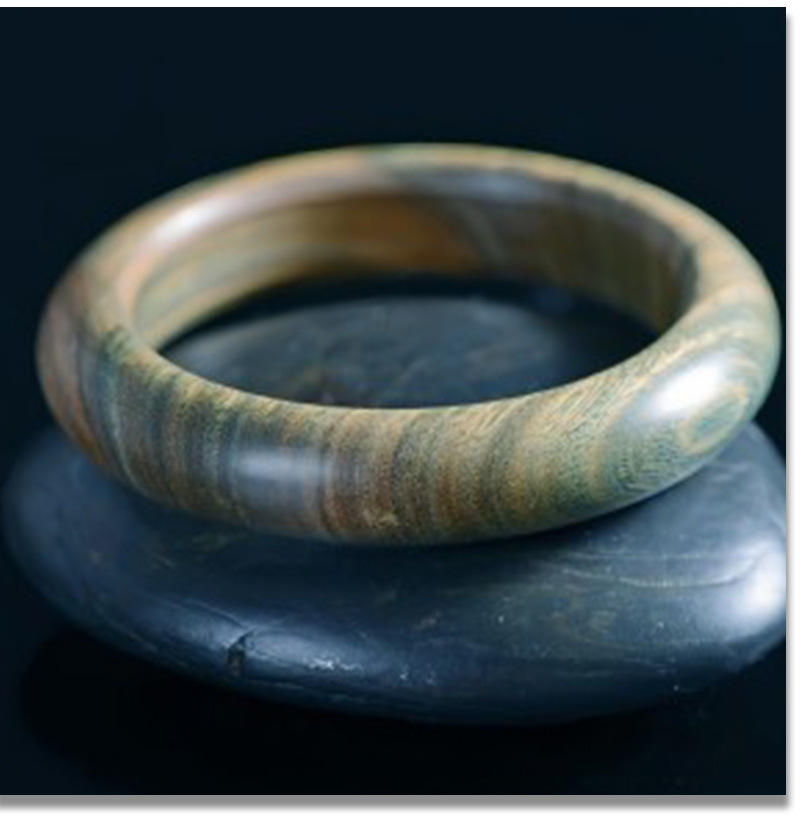 Chinesisches Holzarmband mit Drehstruktur-Design