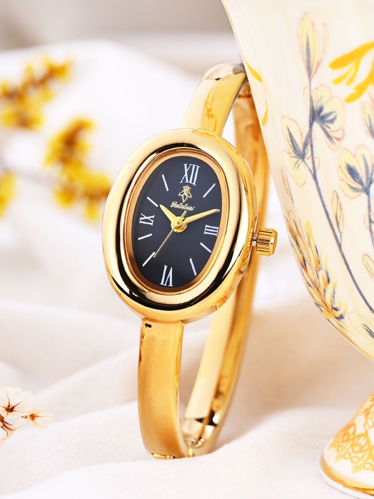 Yalalusi women's oval quartz wristwatch, gold