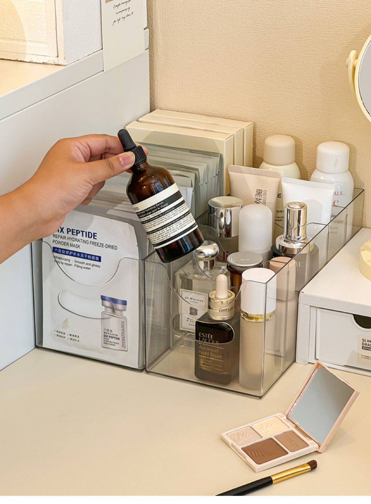 Multifunctional makeup storage box, removable compartments