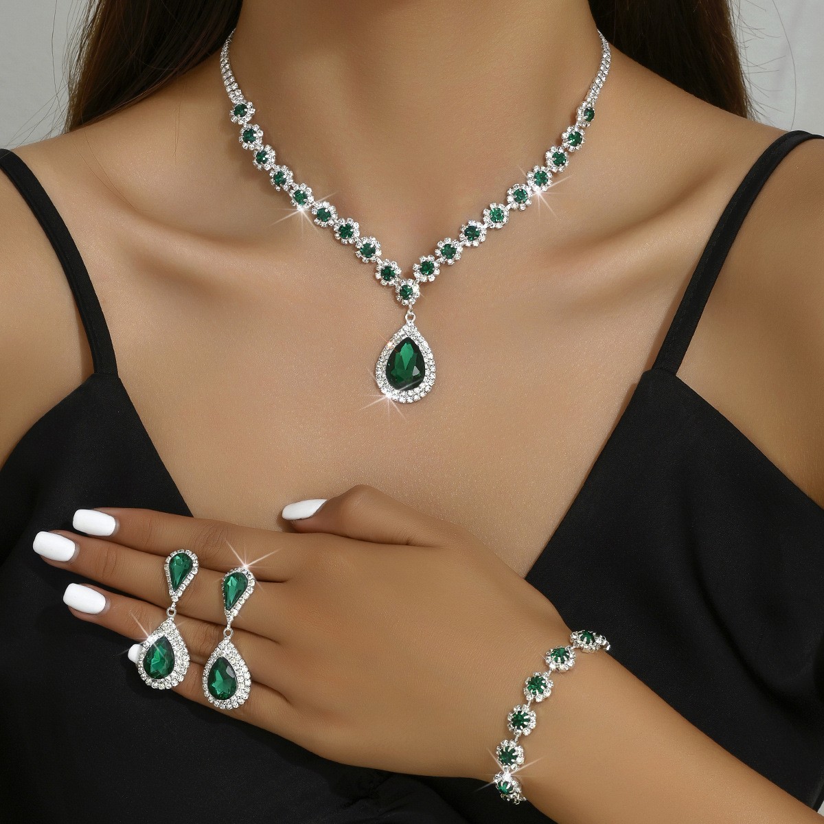 Moda mücevher seti, gelin kolye, küpe ve bilezik, su damlası tasarımı