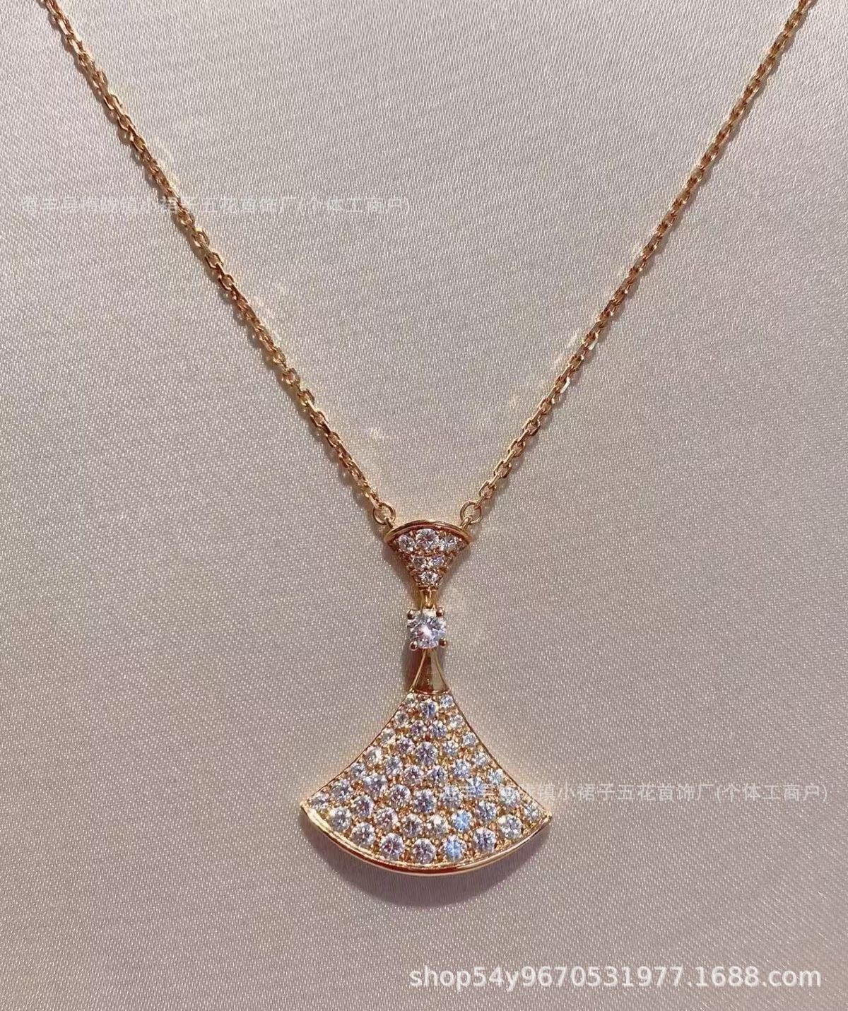 V Jinbao Necklace, White Mother-of-Pearl, 18K Rose Gold Plated, CNC Carved