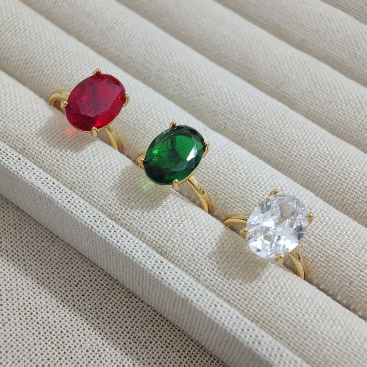 8 karat oval kesim nişan yüzüğü 3A kübik zirkonya