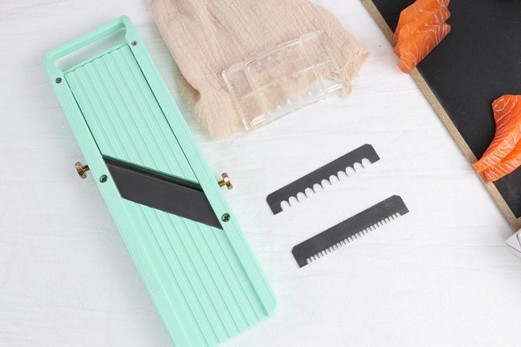 Multifunctional vegetable cutter hand grater potato radish