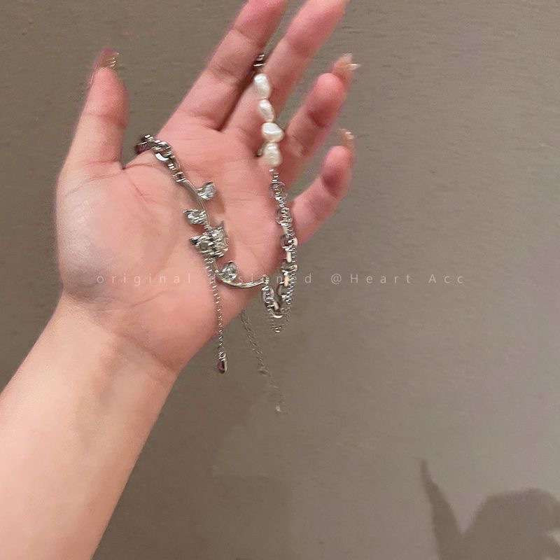 Pearl tassel necklace with petal design
