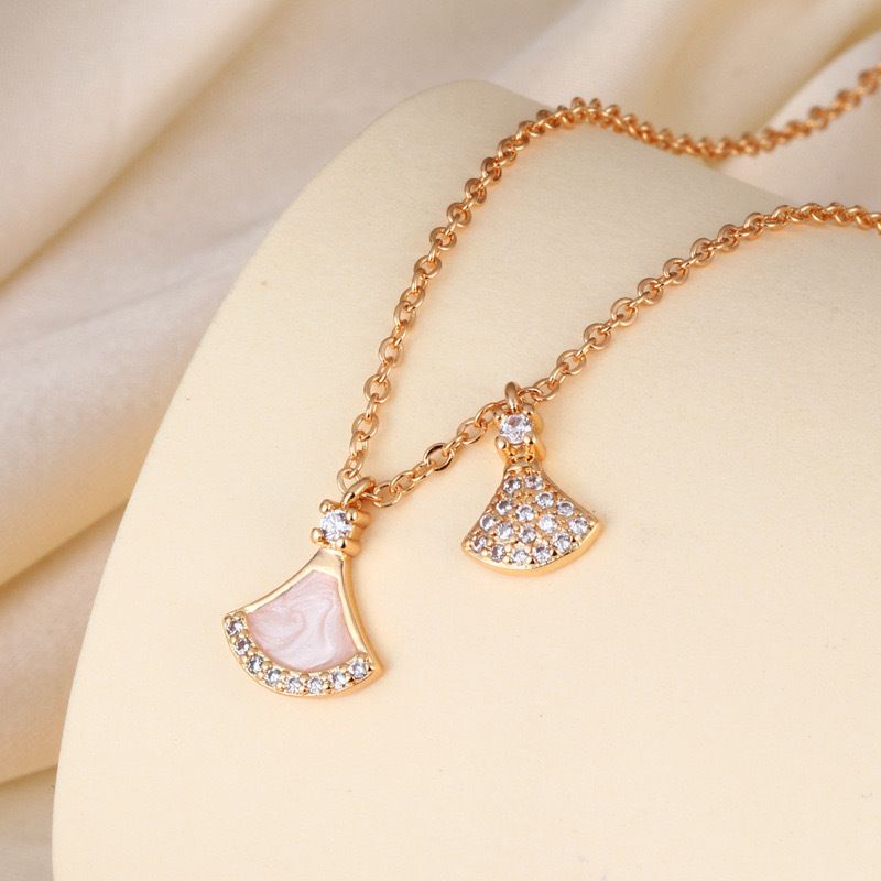 White mother-of-pearl necklace collarbone chain