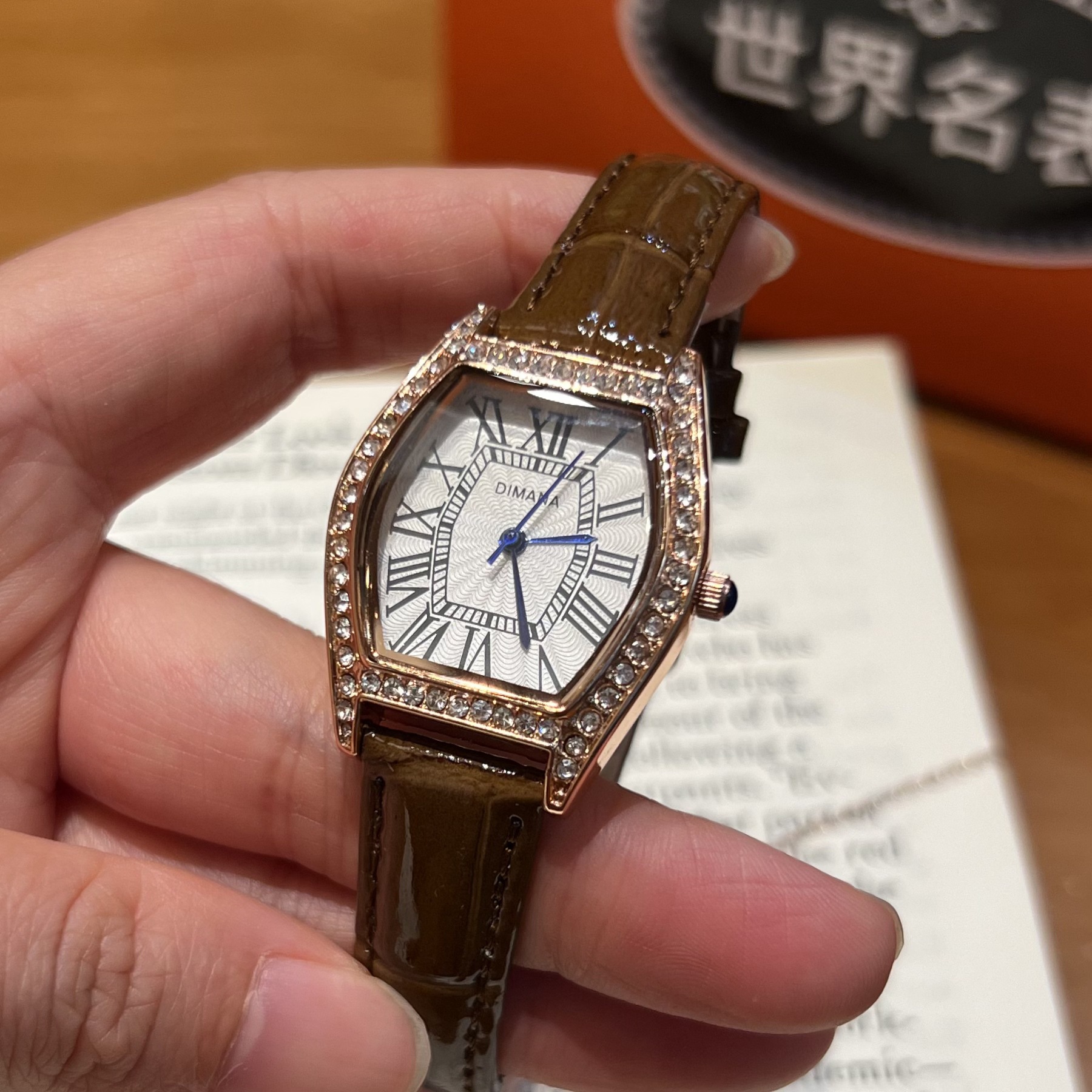 Retro Barrel-Shaped Women's Watch Roman Dial Leather Waterproof