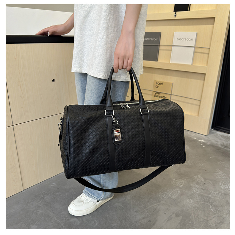 Sports bag with dry-wet compartments, large capacity