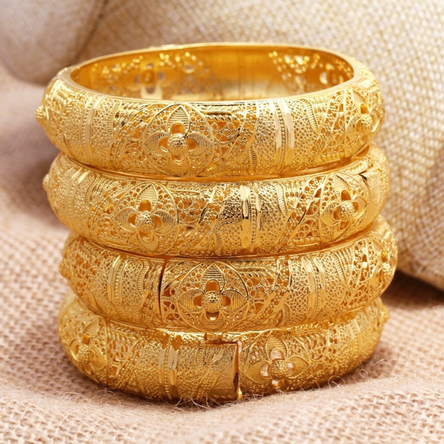 Four-leaf engraved plated bracelet, wedding set