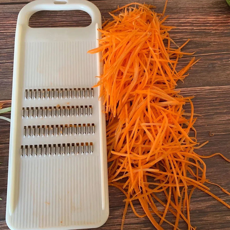 Vegetable shredder with hand guard, potato and cucumber slicer