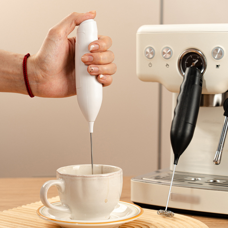 Wireless electric hand mixer