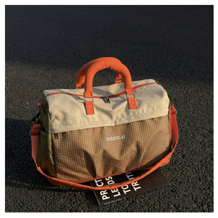 Expandable travel bag with shoe compartment, wet-dry separation