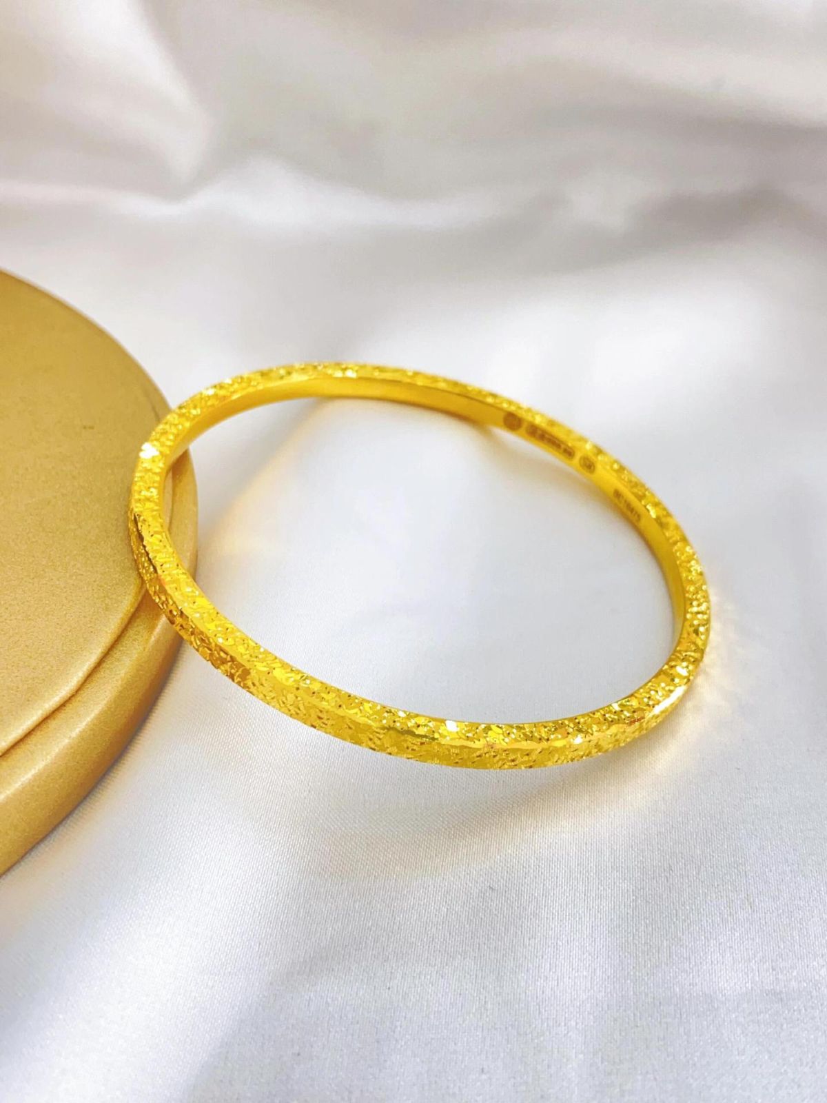 Damenarmband aus Gold, Crushed-Ice-Stil, Sandgold
