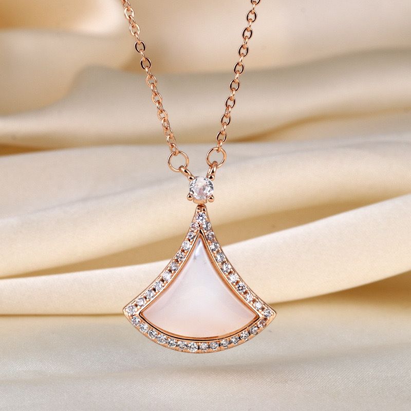 White mother-of-pearl necklace collarbone chain