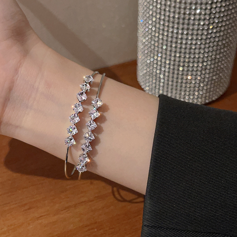 Zircon ribbon open bangle bracelet