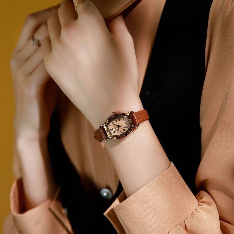 Barrel-Shaped Women's Quartz Watch Oval Leather Strap