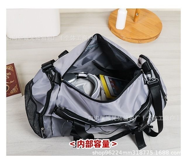Large travel bag with handle, trolley case compatible, versatile