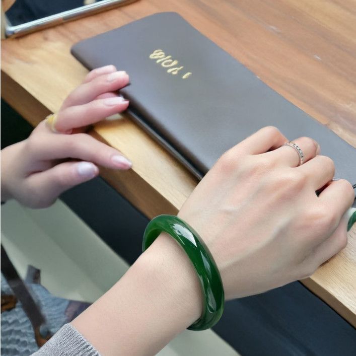 Hetian jade bracelet, clear water green, natural stone