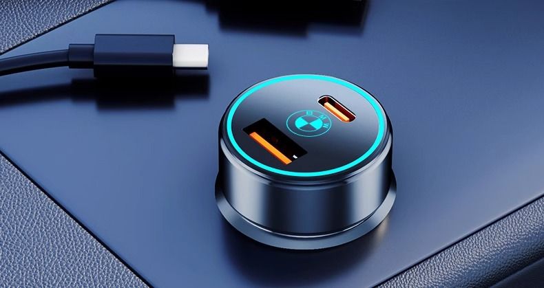 Araba şarj cihazı süper hızlı şarj başlığı cep telefonu çakmak dönüştürücü fiş bir ila üç USB kablosu renkli IED ışığı
