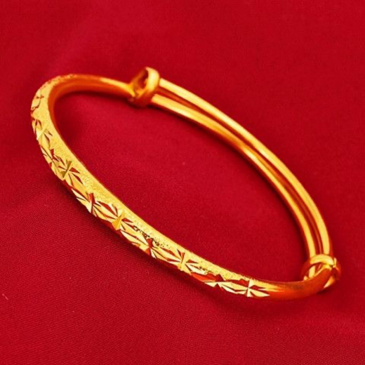 Thin sliding star pattern bracelet, solid gold-colored