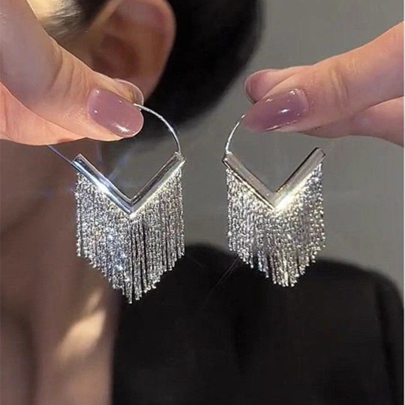 Silver needle C-shaped geometric earrings, elegant design