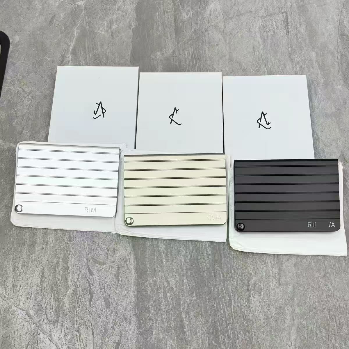 适用于镁铝合金卡包卡夹证件收纳包小众爆款外贸高颜值护照夹