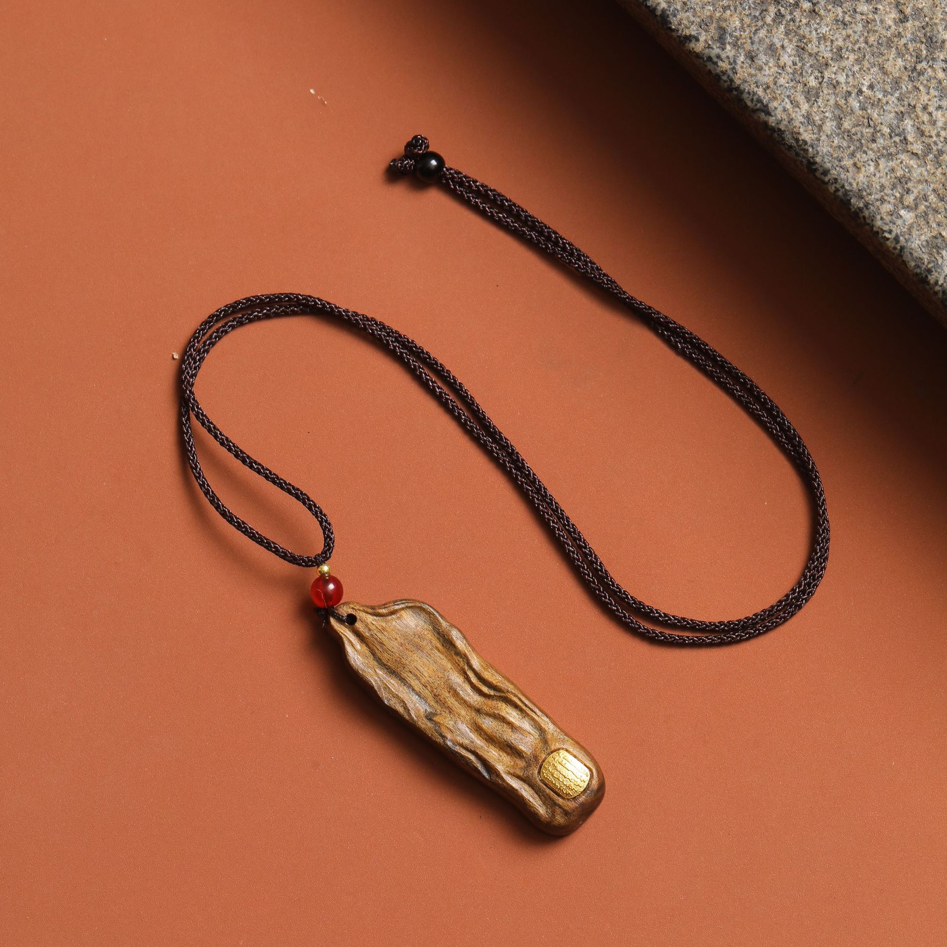 Agarwood oymalı el sanatları kolyesi, Buddha yazılı