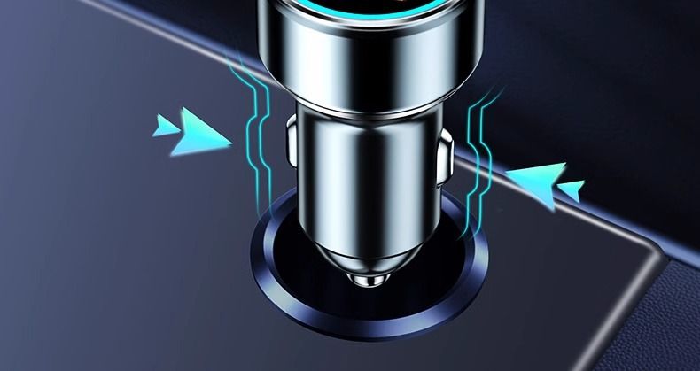 Araba şarj cihazı süper hızlı şarj başlığı cep telefonu çakmak dönüştürücü fiş bir ila üç USB kablosu renkli IED ışığı