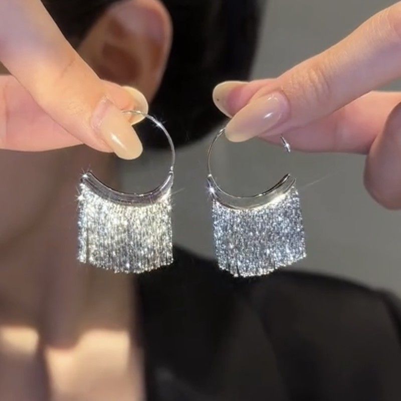 Silver needle C-shaped geometric earrings, elegant design