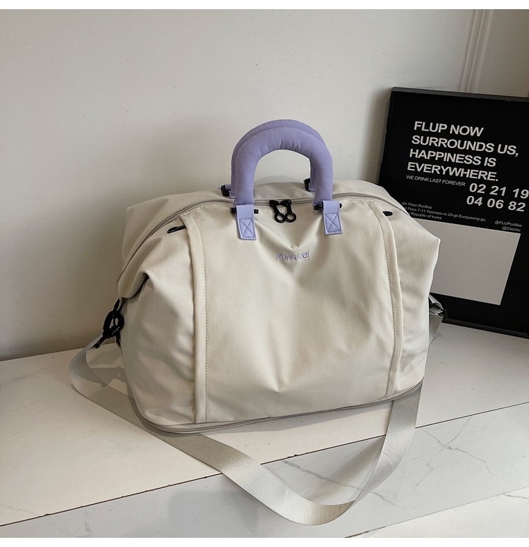Large capacity travel bag, carry-on compatible