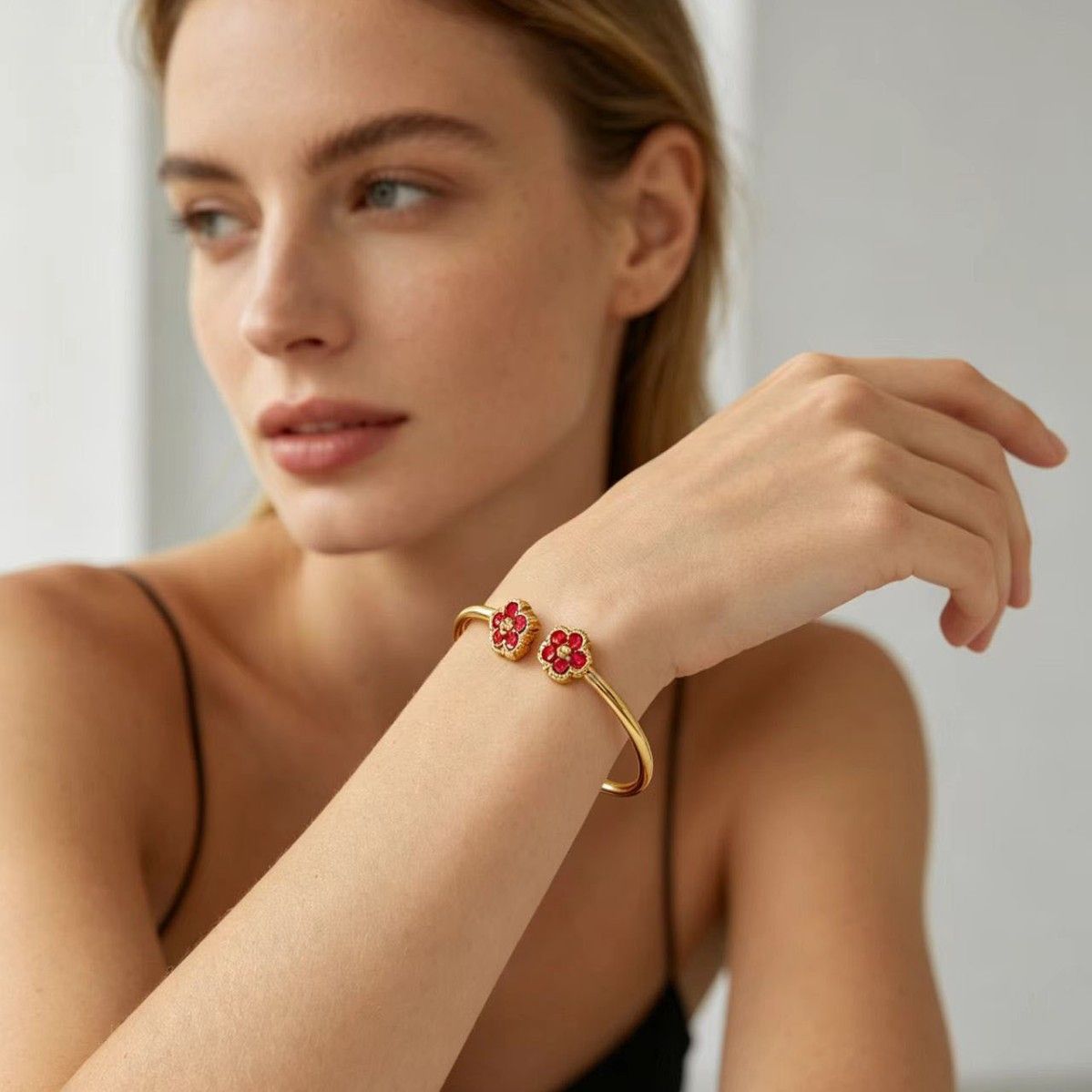 Titan-Stahl Kleeblatt Armband 18K vergoldet mit Perlmutt