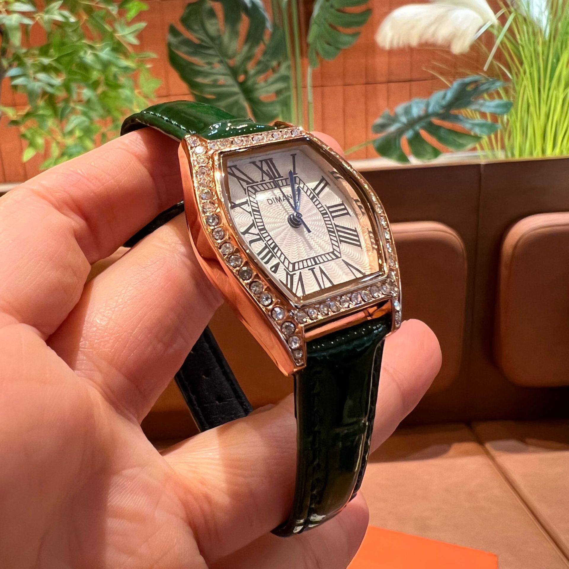 Retro Barrel-Shaped Women's Watch Roman Dial Leather Waterproof